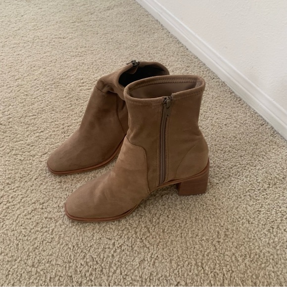 Dolce Vita Indiga Bootie - Picture 6 of 7